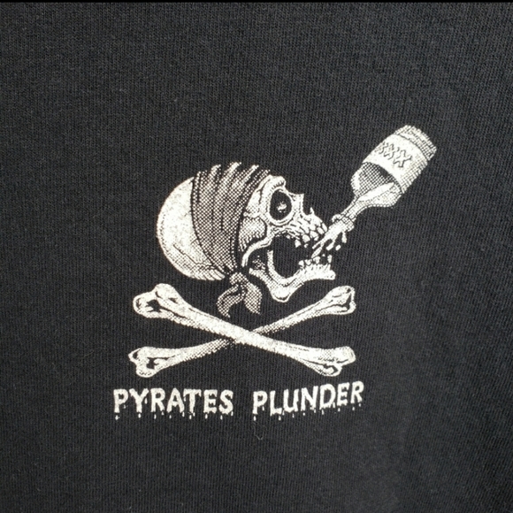 Gildan Pyrates Plunder graphic t-shirt size L - Picture 6 of 10